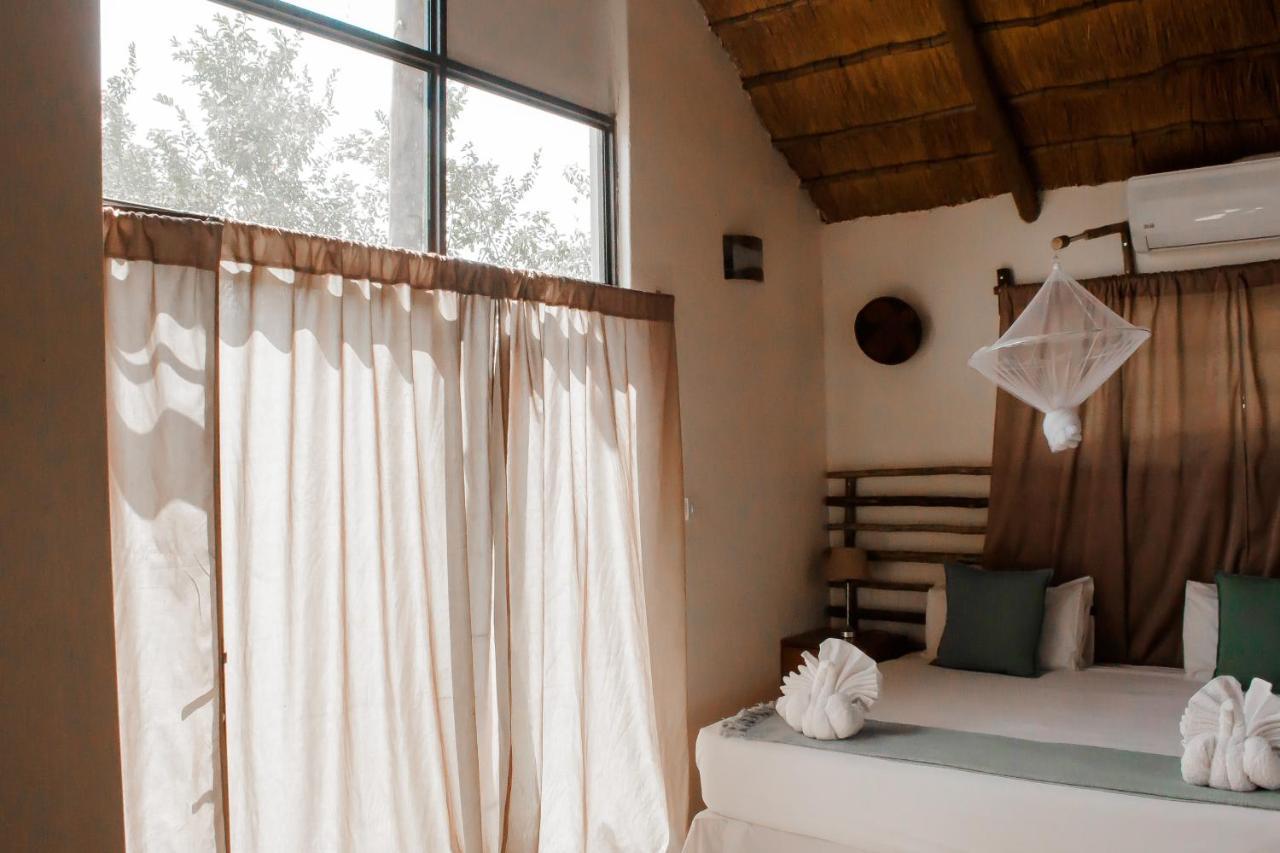 Leeville Guesthouse Kasane Exterior foto